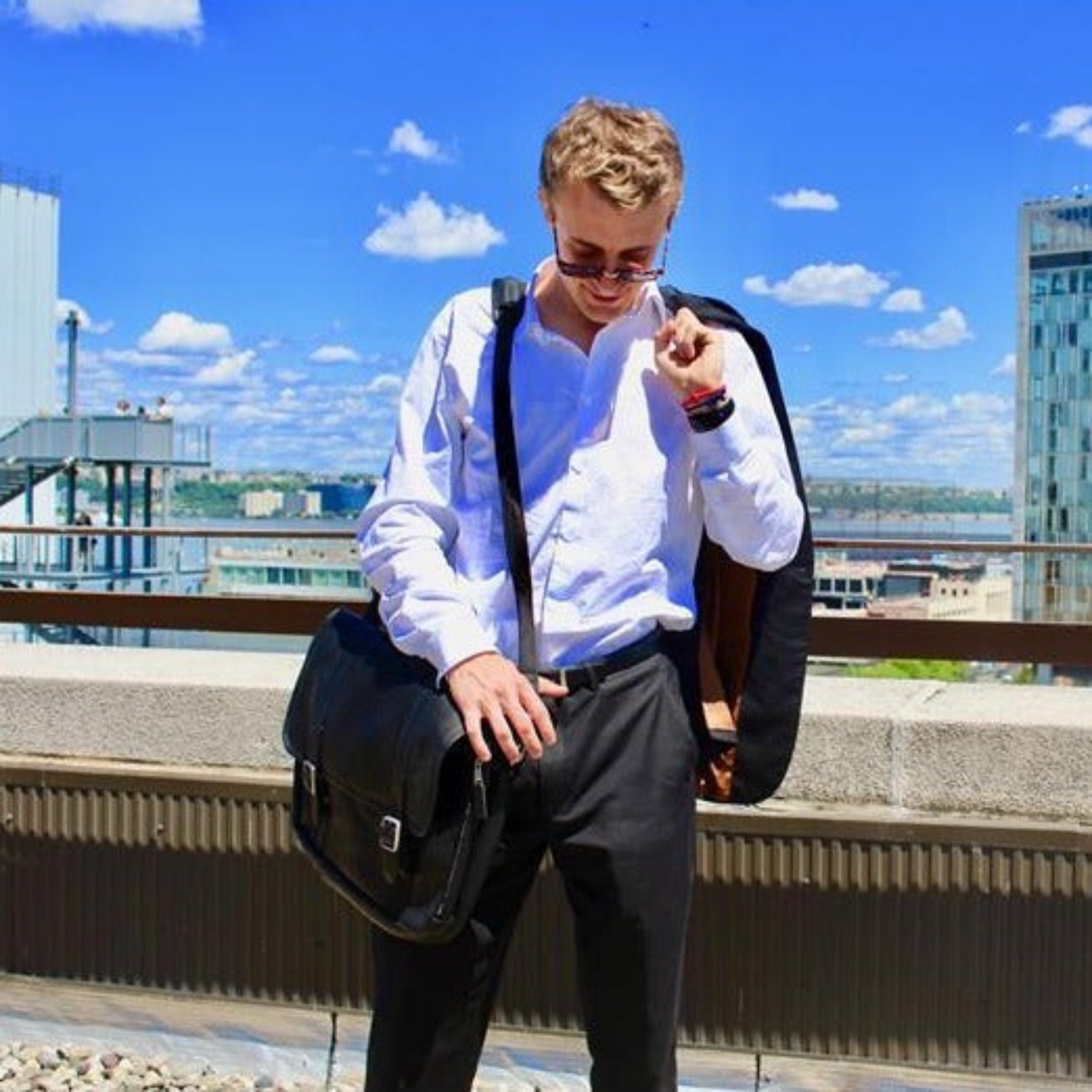 Adventurer Leather Messenger Bag